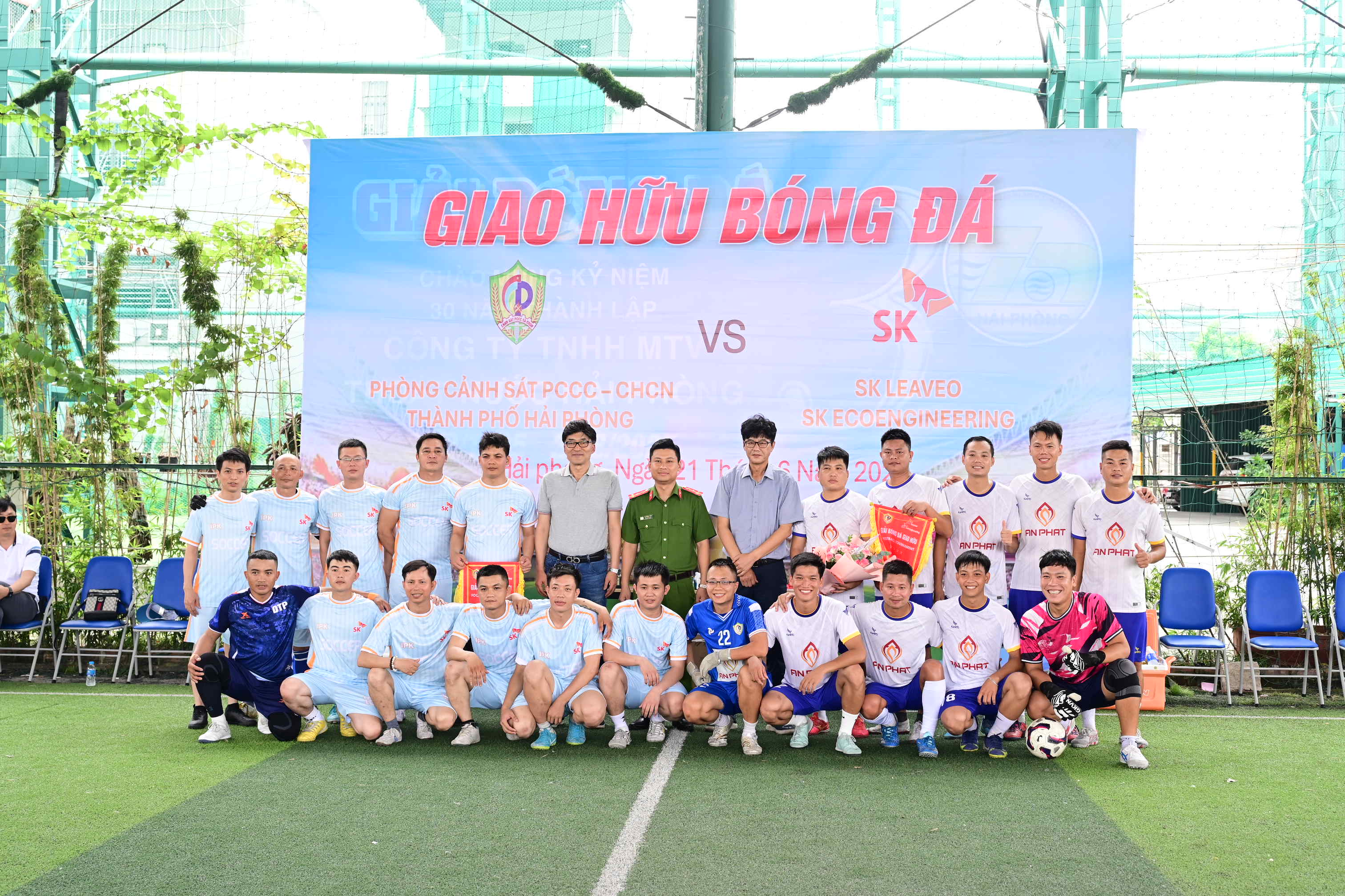 Sôi nổi giao hữu bóng đá giữa Phòng Cảnh sát PCCC và CNCH và Tập đoàn SK